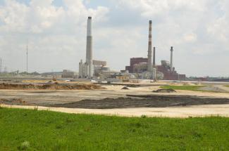 The pilot project will take place at LG&E and KU’s E.W. Brown Generating Station near Harrodsburg, Kentucky. Researchers will be testing a self-cleaning, air preheater system that will help improve efficiency at existing/future coal-fired power plants.