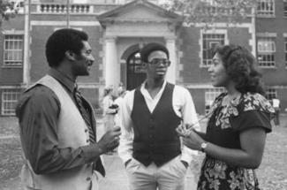 Photo of College recruiter Alvin C. Hanley talks to students on campus. He was the first director of the UK's Minority and Disadvantaged Student Recruitment Program.