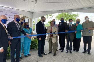 Representatives from Markey, Meadowview Regional Medical Center, LifePoint Health, and the Maysville community celebrate MRMC's new collaboration with Markey and the expansion of their cancer center.