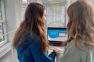 Madison Herman, junior marketing major, and Shelby McCubbin, first-year College of Medicine student, exploring ForagerOne. Photo provided by the Office of Undergraduate Research.