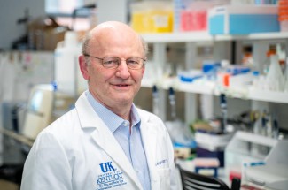 UK researcher Alan Daugherty is one of the recipients of the American Heart Association Merit Award. He will study new heart disease treatments with a grant from the AHA. Ben Corwin | UK Research Communications