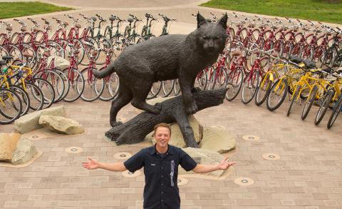 photo of Shane Tedder in front of the UK wildcat statue
